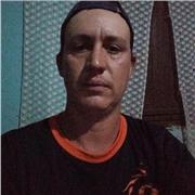 Dou aulas online para adultos que querem trabalhar em casa usando as redes sociais